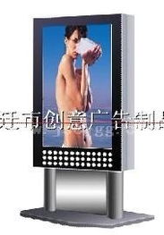 城市公共設(shè)施與廣告制作的融合創(chuàng)新 滾動(dòng)換畫廣告燈箱、閱報(bào)欄與路名牌